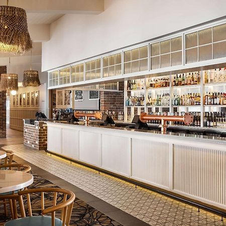 The Beachcomber Hotel & Resort, Ascend Hotel Collection Toukley Bagian luar foto The bar at the River Cottage Cafe