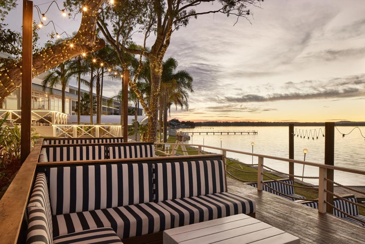 The Beachcomber Hotel & Resort, Ascend Hotel Collection Toukley Bagian luar foto The Deck at the Bayview Hotel