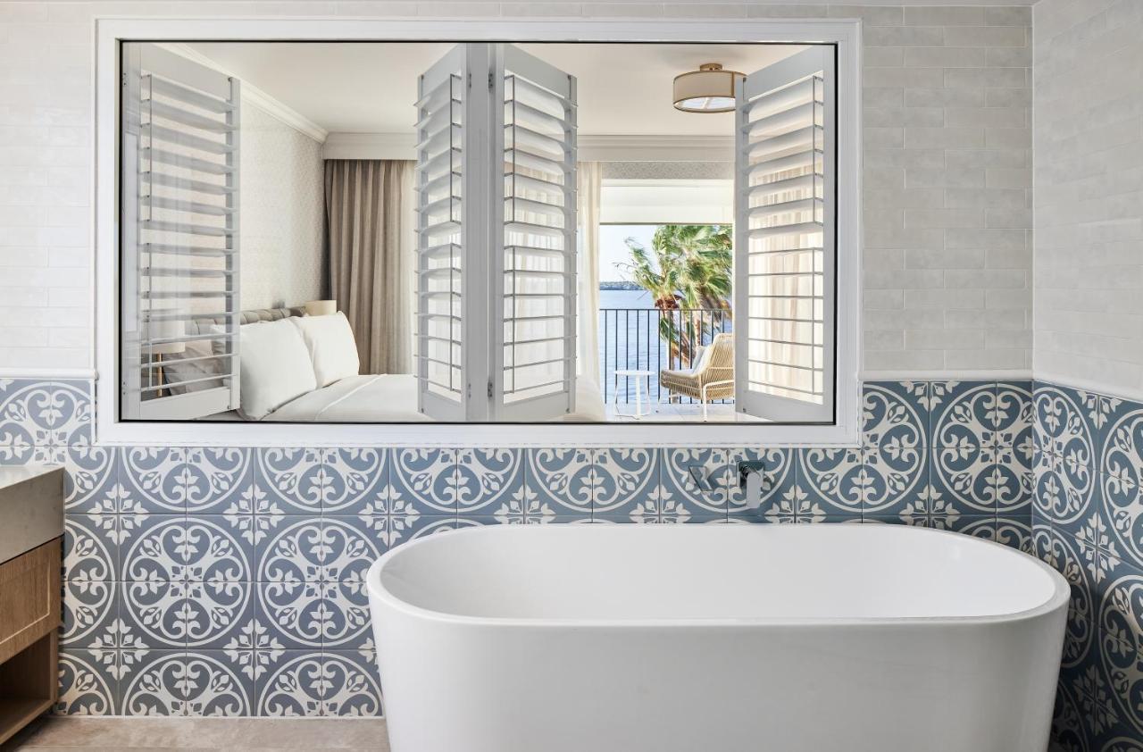 The Beachcomber Hotel & Resort, Ascend Hotel Collection Toukley Bagian luar foto Bathroom mirror