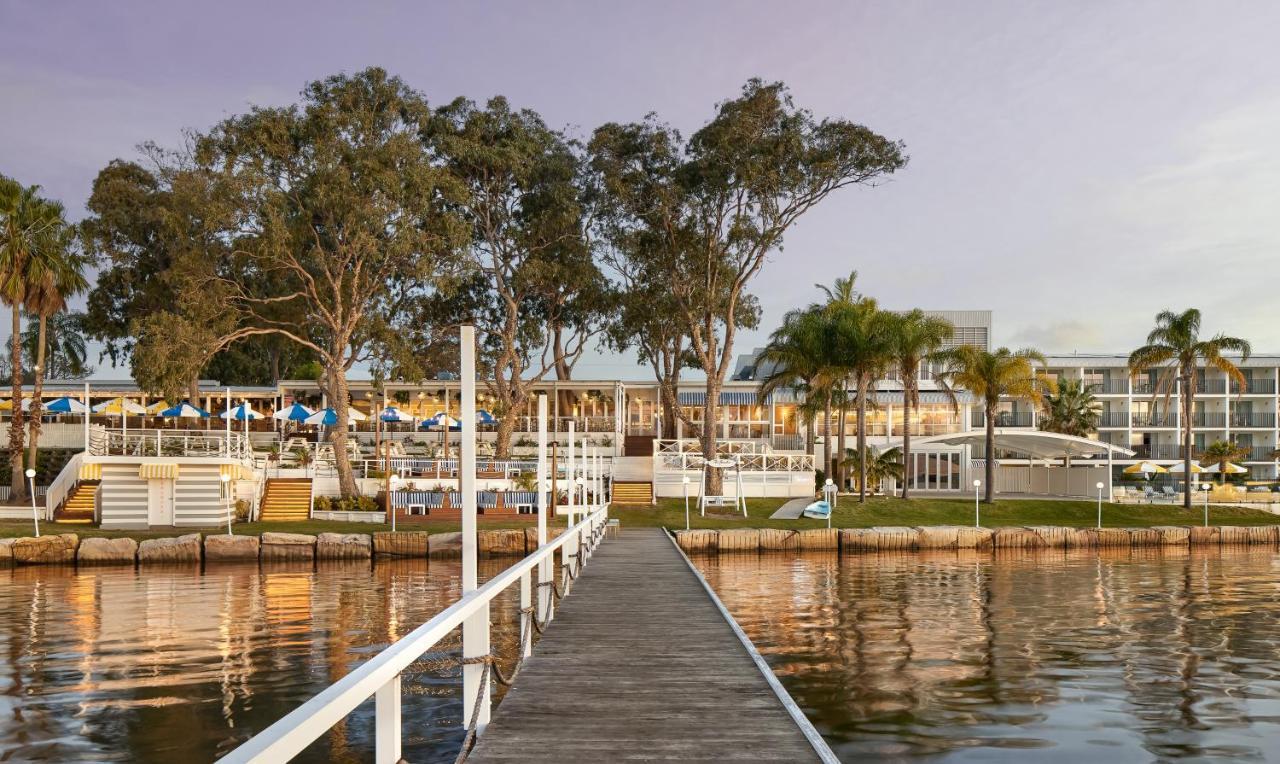 The Beachcomber Hotel & Resort, Ascend Hotel Collection Toukley Bagian luar foto The Hotel Del Coronado