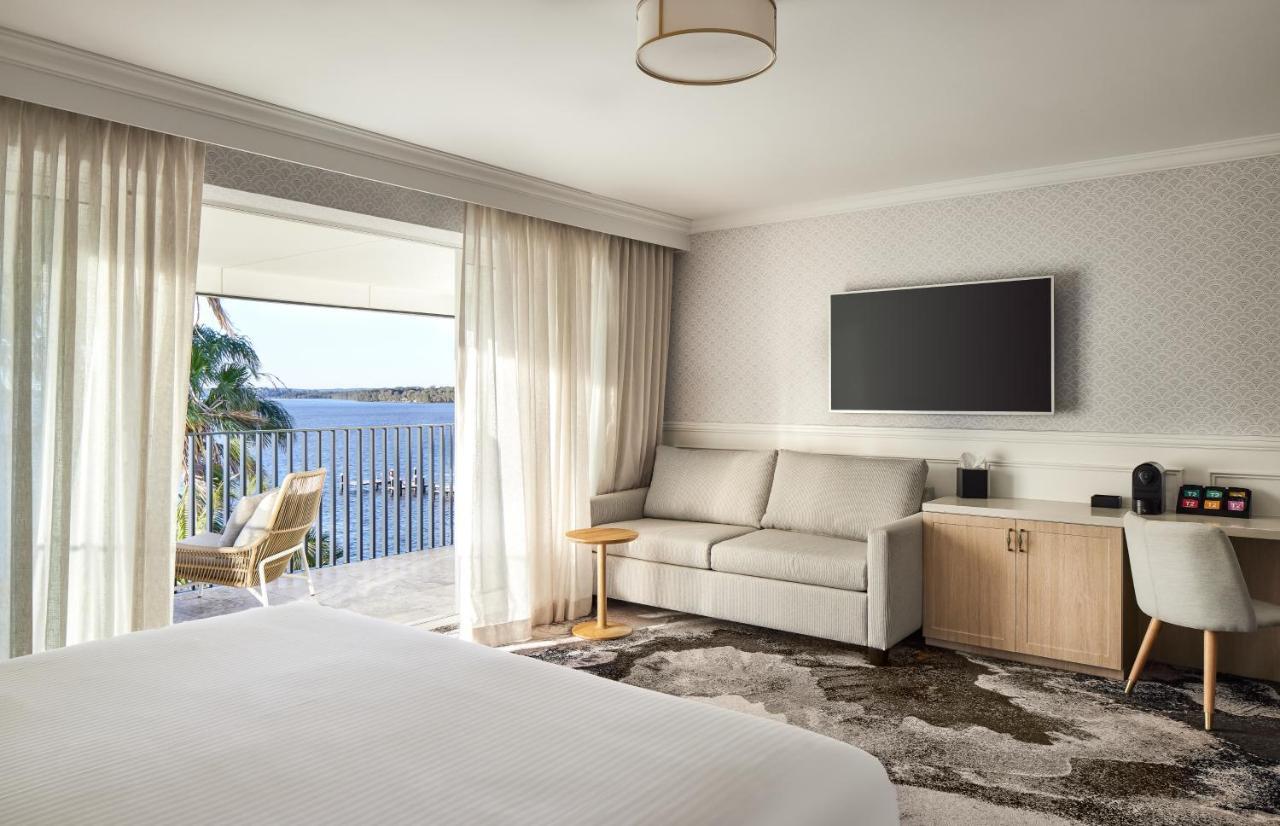 The Beachcomber Hotel & Resort, Ascend Hotel Collection Toukley Bagian luar foto A guest room at the Hilton San Diego Bayfront