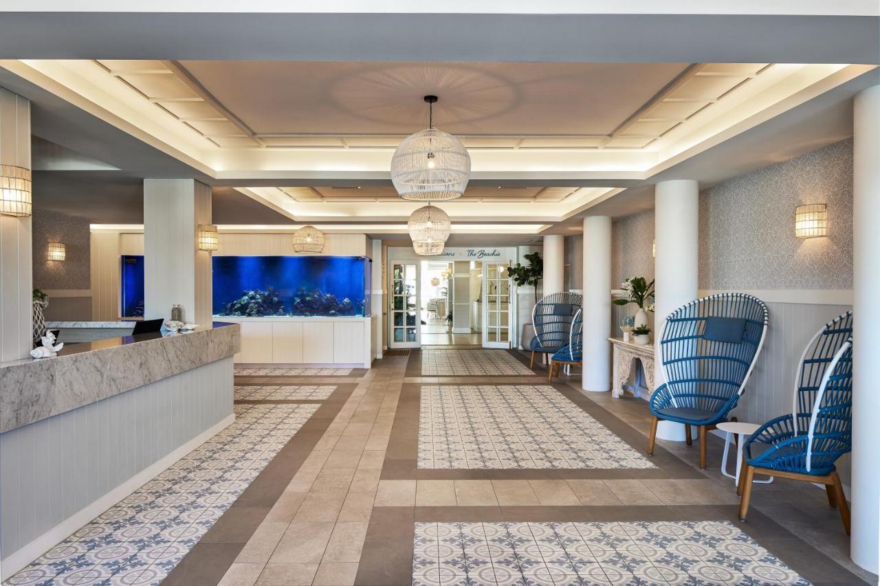 The Beachcomber Hotel & Resort, Ascend Hotel Collection Toukley Bagian luar foto The lobby of the Ocean Club