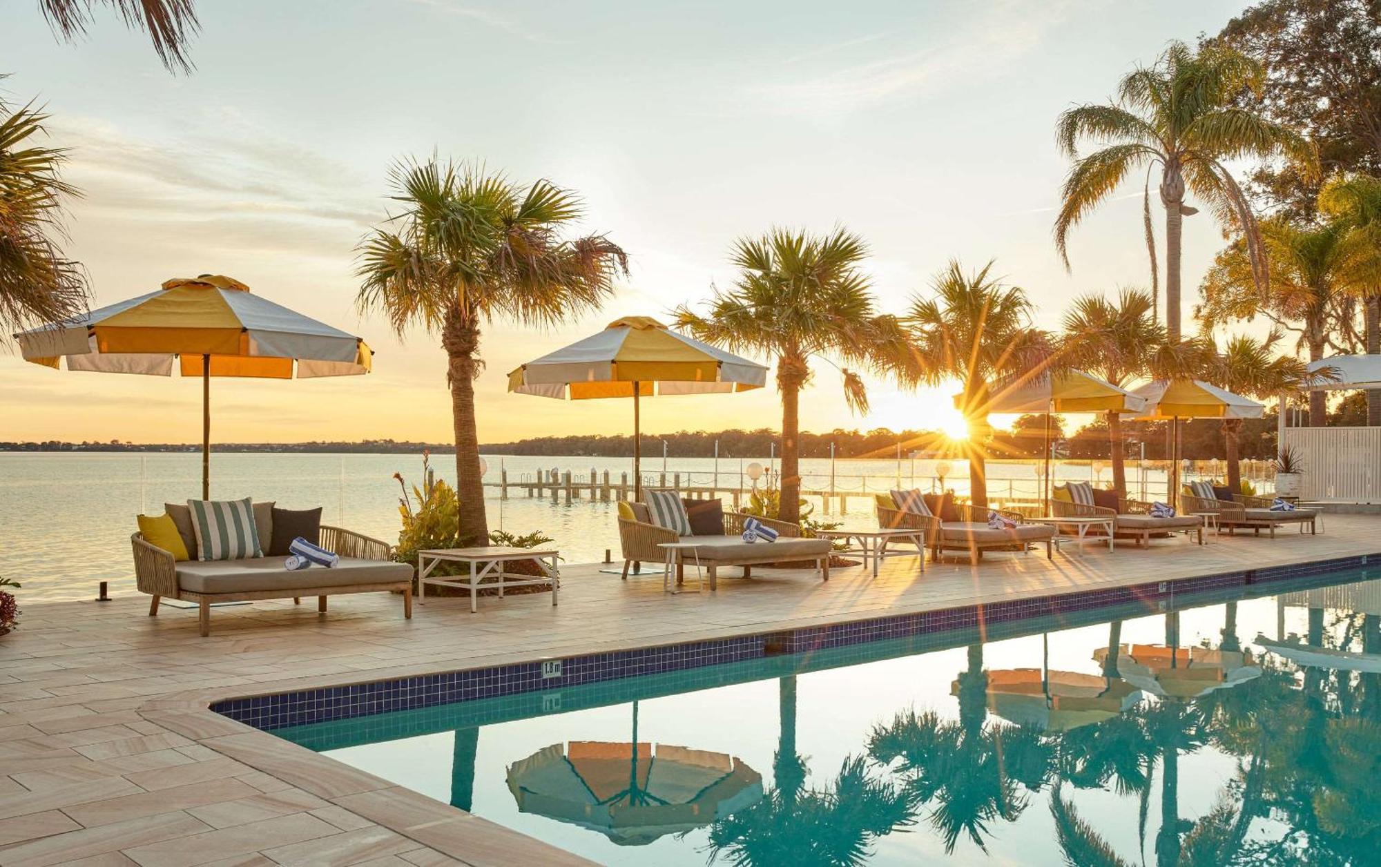 The Beachcomber Hotel & Resort, Ascend Hotel Collection Toukley Bagian luar foto Sunset at the pool at the Marker Key West Hotel