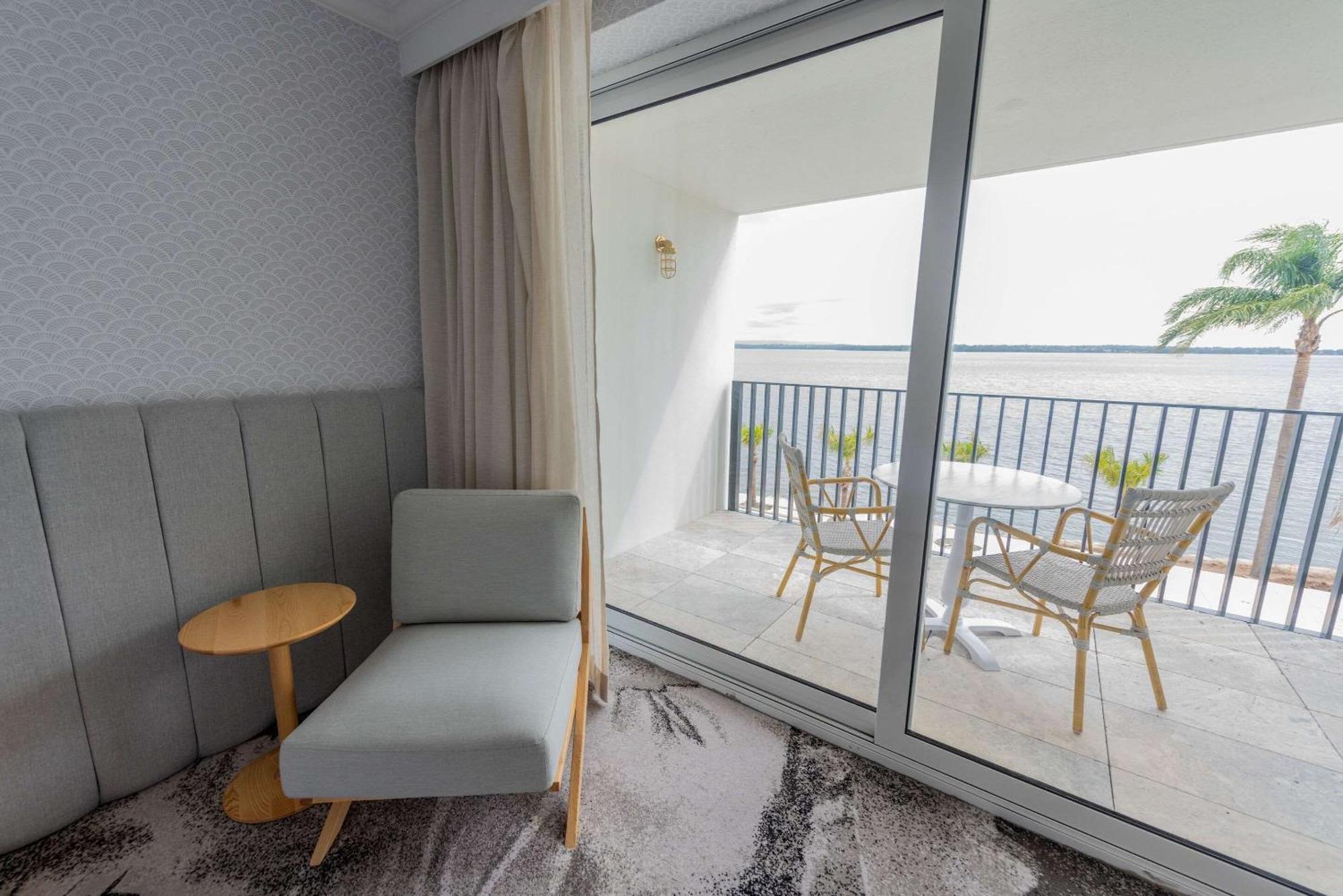 The Beachcomber Hotel & Resort, Ascend Hotel Collection Toukley Bagian luar foto A room at the hotel