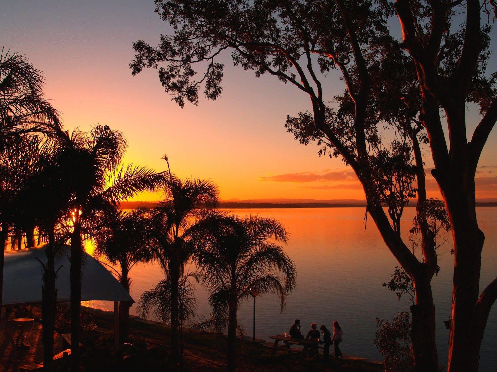 The Beachcomber Hotel & Resort, Ascend Hotel Collection Toukley Bagian luar foto Sunset at Lake Murray