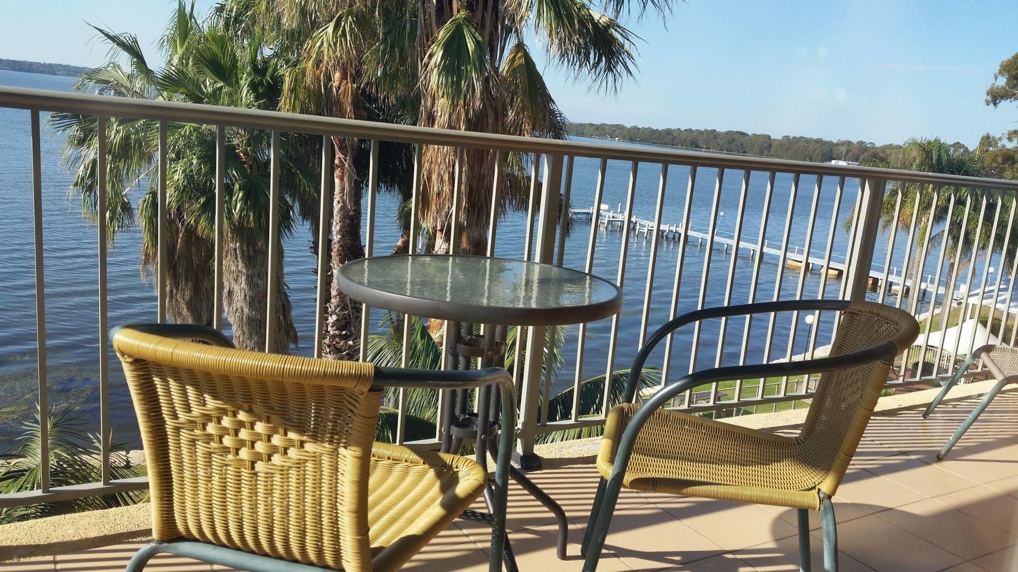 The Beachcomber Hotel & Resort, Ascend Hotel Collection Toukley Bagian luar foto View of the Gulf of Mexico from the balcony of a hotel room at the Lake Marion Resort