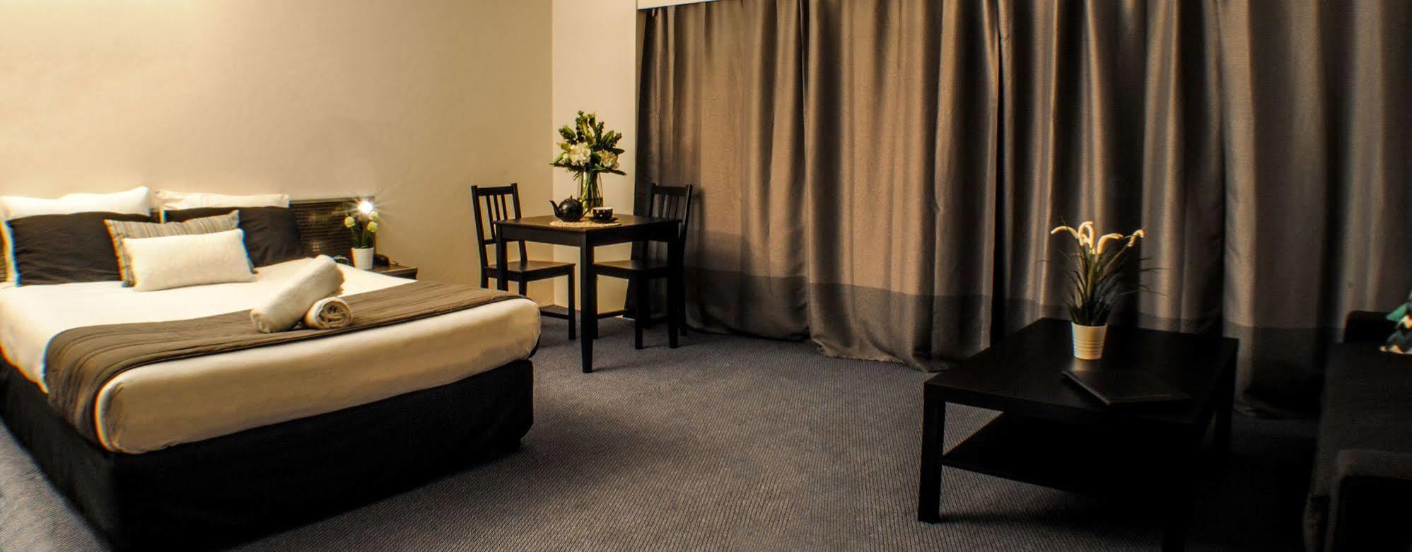 The Beachcomber Hotel & Resort, Ascend Hotel Collection Toukley Bagian luar foto A room at the hotel